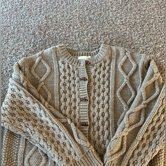 Cable Knit Wooden Toggle Cardigan Sweater - Picture 4 of 7